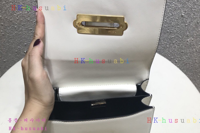 �ڹ̷��ޡ� ����� ī�̿���  P 1BD045