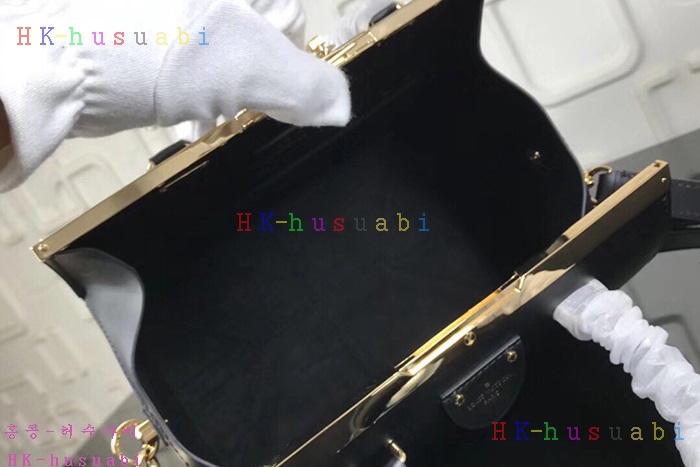 �ڹ̷��ޡ� ���̺��� ���ǵ� ���͹� M53041